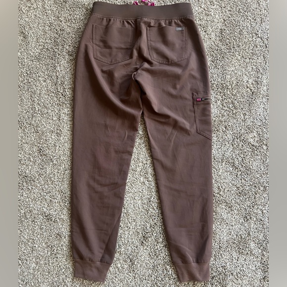 Figs Brown (Smokey Taupe) Scrub Set with Pink Drawstring - Picture 3 of 7